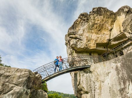 Externsteine besteigen (gegen Gebühr) und den Blick genießen