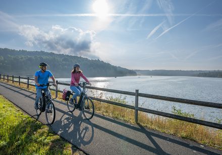 Radfahren in NRW an der Aabachtalsperre Bad Wünnenberg