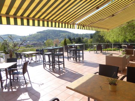 Terrasse mit Sonnendach am Hotel Sonnenhof Lügde