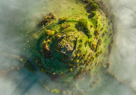 Sehenswürdigkeit in der Natur: Der Desenberg von Oben