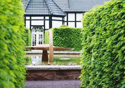 Blick auf den Ying-Yang-Brunnen im Gräflichen Park.